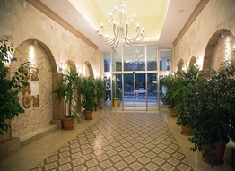 Lobby 4